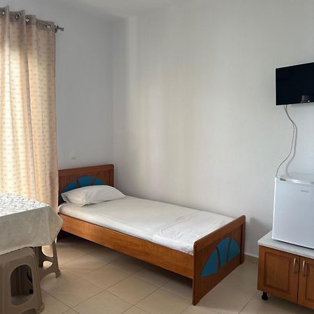 Vila Lemon Tree Sarandë エクステリア 写真