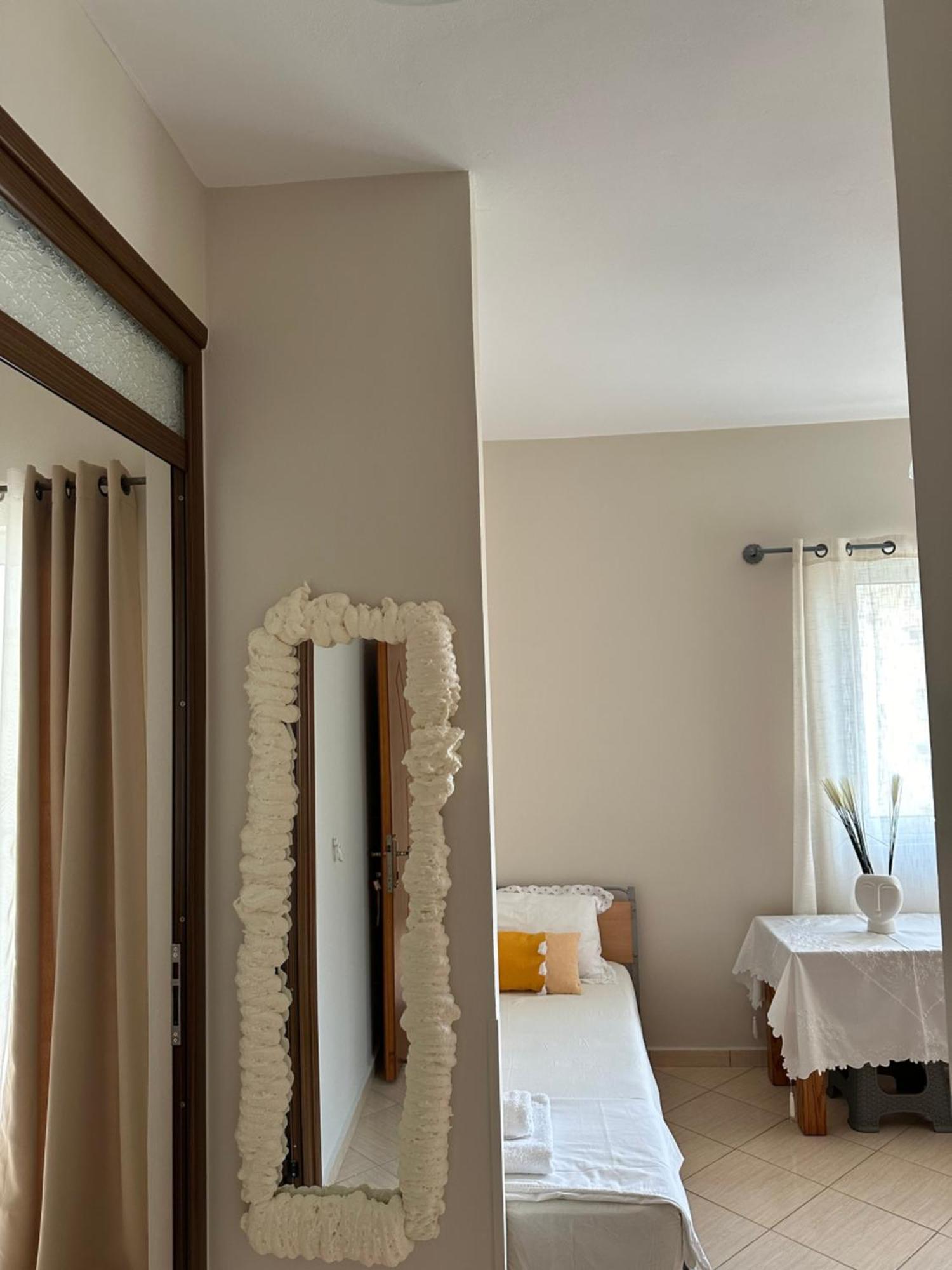 Vila Lemon Tree Sarandë エクステリア 写真